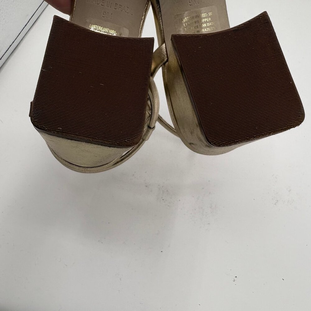 Size 9 Steve Madden Luster Gold Leather Low Heel Ankle Strap Sandals - Picture 8 of 11